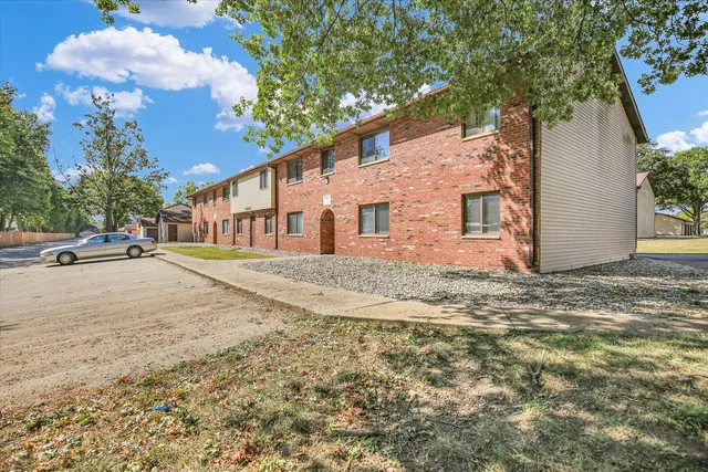 $99,000 | 1905 Christopher Circle, Unit 4, Urbana, IL 61802