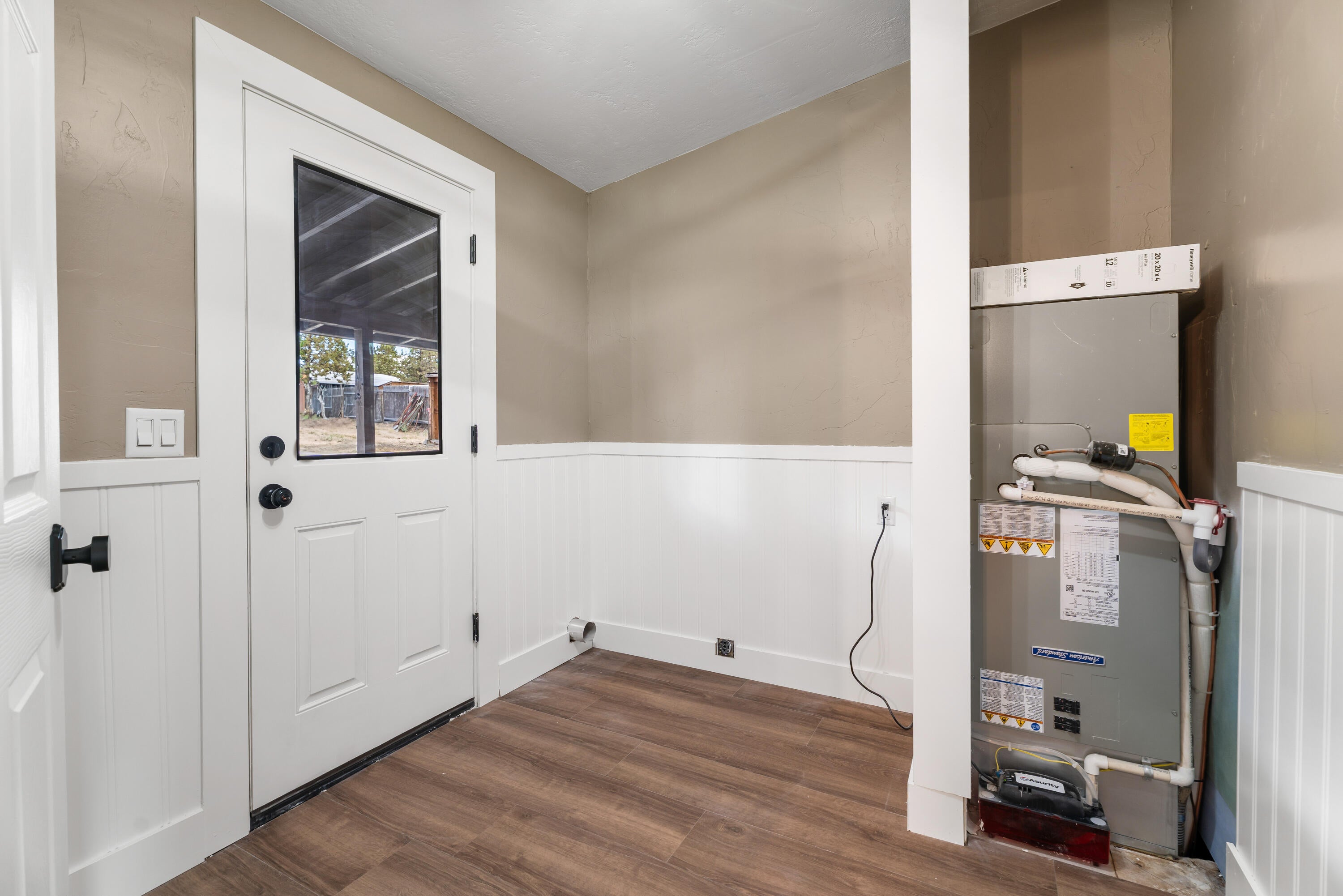 8695 Southwest Crater Loop Road Terrebonne, OR 97760 - Photo 23 of 35 06-Laundry Room