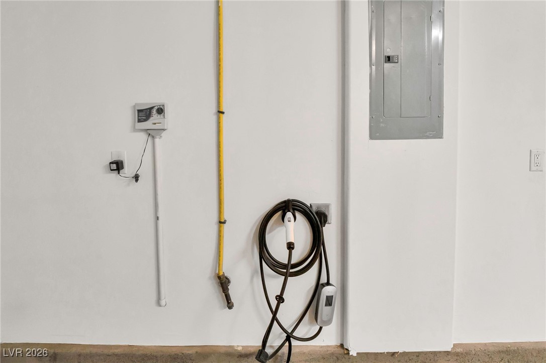 2709 Rue Toulouse Avenue Henderson, NV 89044 - Photo 40 of 43 Electric Vehicle Charging Station in Garage