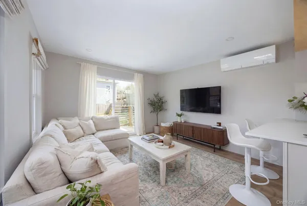 $450,000 | 39 North Broadway, Kingston, NY 12401