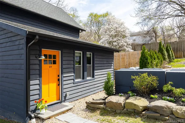 $450,000 | 39 North Broadway, Kingston, NY 12401