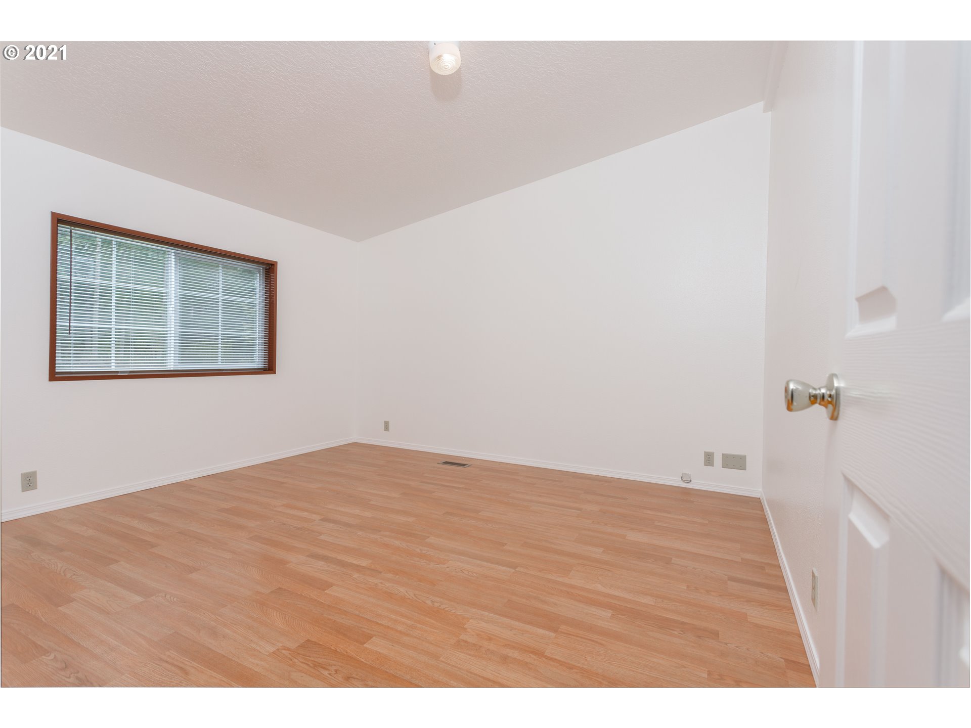 26747 South Shibley Road Colton, OR 97017 - Photo 11 of 13 a view of an empty room