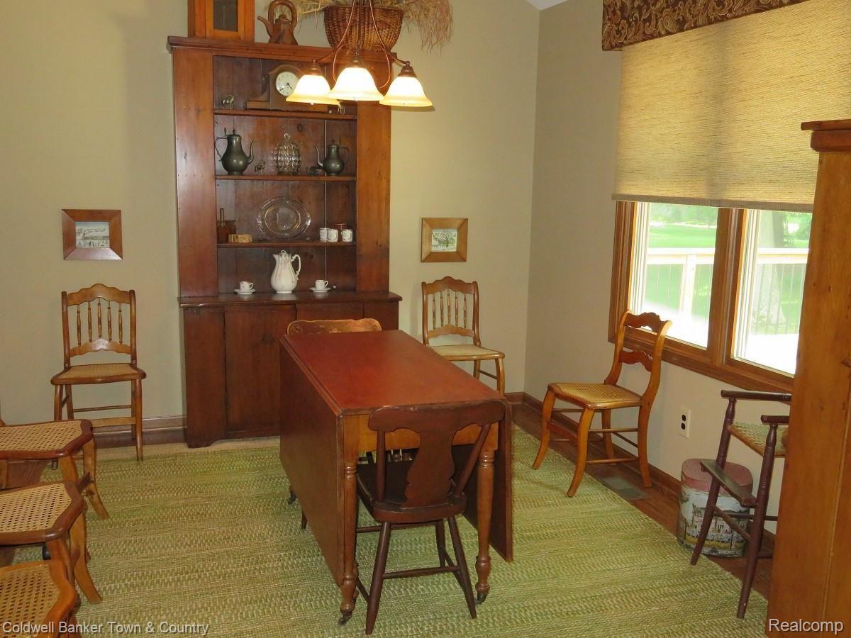 1484 Remsing Street Hartland, MI 48353 - Photo 12 of 28 dinig room.JPG