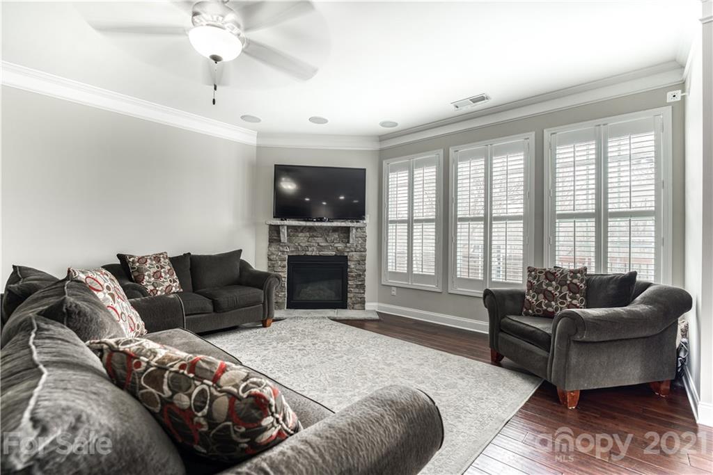 9201 Inverness Bay Road Charlotte, NC 28278 - Photo 12 of 39 Gallery Image 12