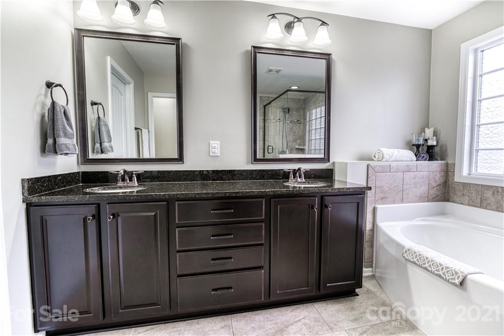 9201 Inverness Bay Road Charlotte, NC 28278 - Photo 29 of 39 Gallery Image 29