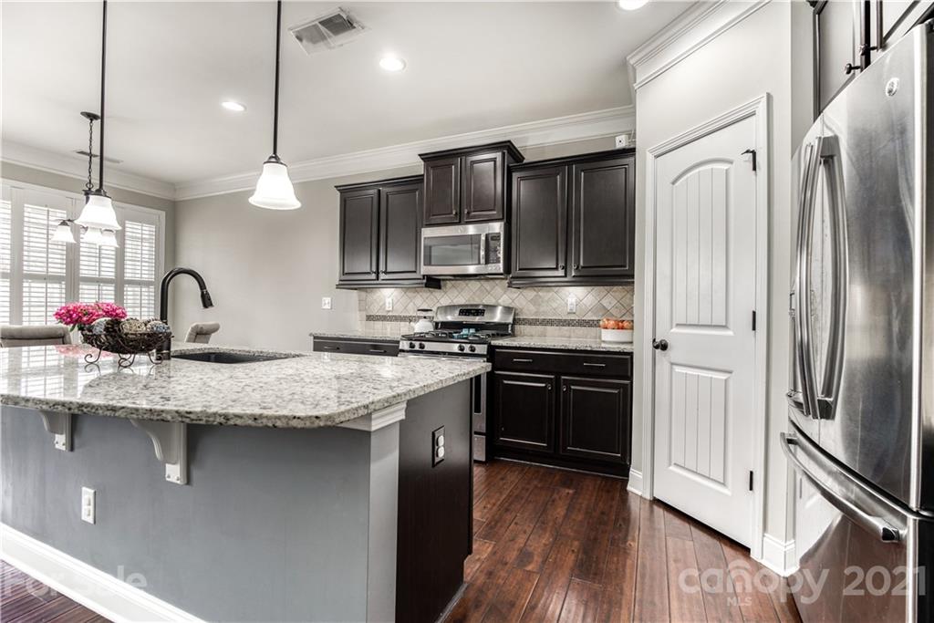 9201 Inverness Bay Road Charlotte, NC 28278 - Photo 6 of 39 Gallery Image 6