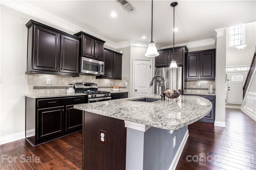 9201 Inverness Bay Road Charlotte, NC 28278 - Photo 7 of 39 Gallery Image 7