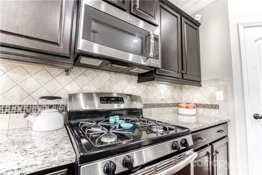 9201 Inverness Bay Road Charlotte, NC 28278 - Photo 8 of 39 Gallery Image 8