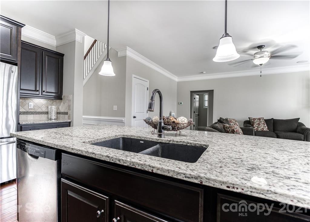 9201 Inverness Bay Road Charlotte, NC 28278 - Photo 9 of 39 Gallery Image 9