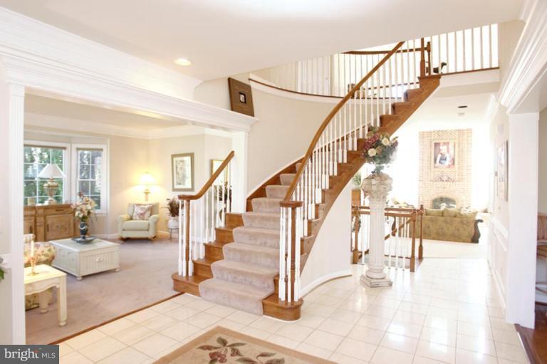 8524 Churchill Downs Road Gaithersburg, MD 20882 - Photo 30 of 30 Elegant Foyer!
