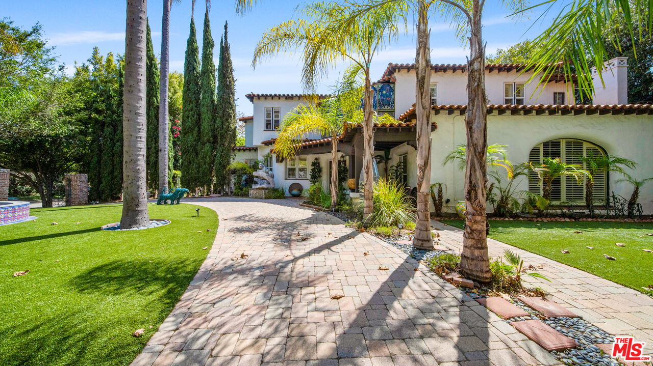 990 Corsica Drive, Pacific Palisades, CA 90272 Compass