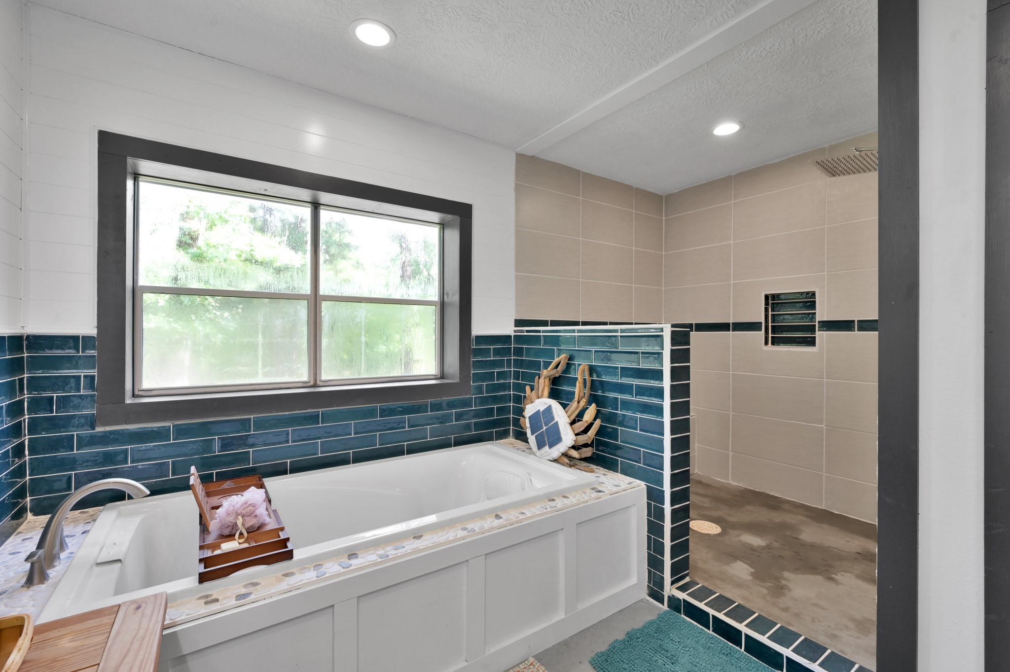 315 Cessna Road Trinity, TX 75862 - Photo 18 of 37 a bath tub sitting next to a window