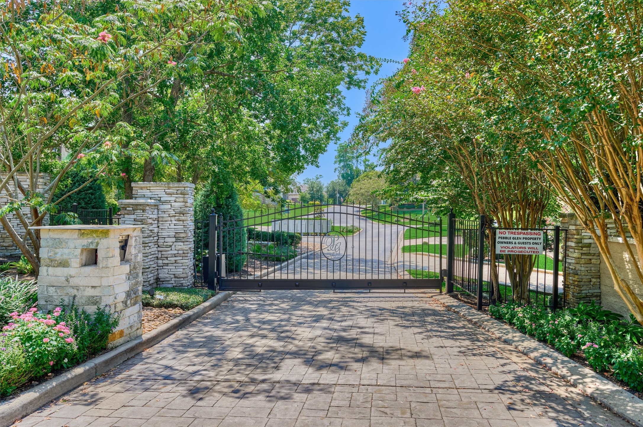 12346 Pebble View Drive Conroe, TX 77304 - Photo 4 of 21 Conveniently located upscale gated community