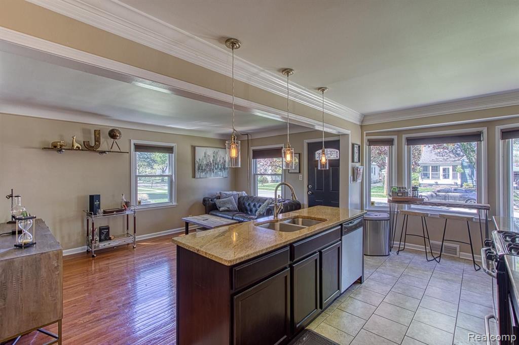 1369 Princeton Road Berkley, MI 48072 - Photo 10 of 38