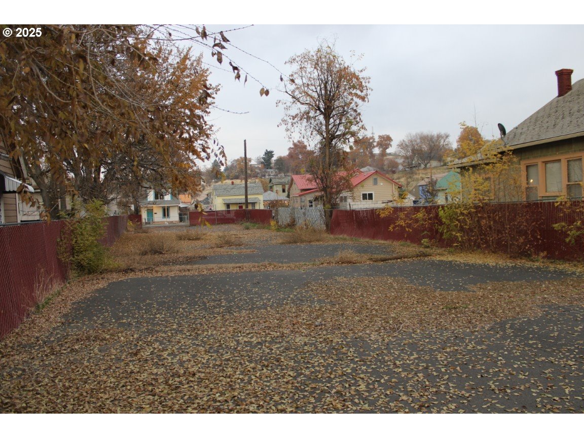 607 Southwest 2nd Street Pendleton, OR 97801 - Photo 3 of 4 a view of a yard with a large tree