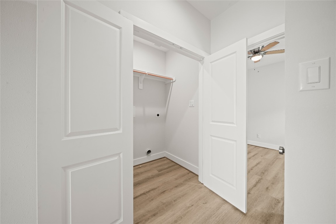 4007 New Orleans Street, Unit B Houston, TX 77020 - Photo 11 of 20 a view of bathroom