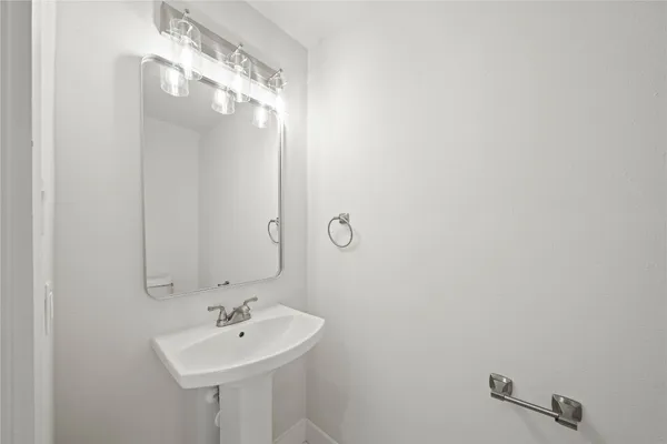 $2,000 | 4007 New Orleans Street, Unit B, Houston, TX 77020