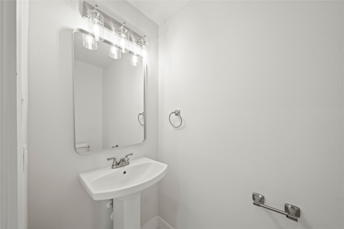 4007 New Orleans Street, Unit B Houston, TX 77020 - Photo 12 of 20 a bathroom with a sink a mirror and shower