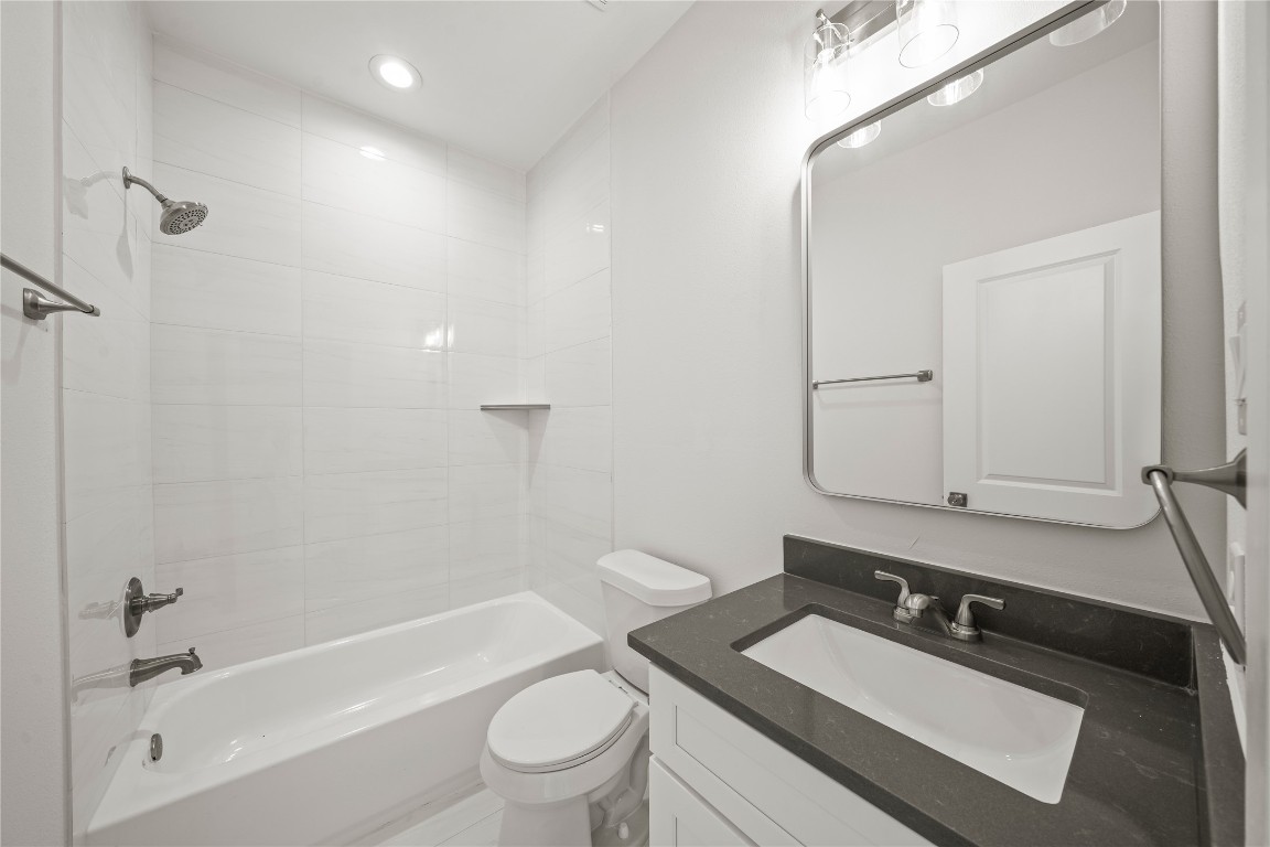 4007 New Orleans Street, Unit B Houston, TX 77020 - Photo 13 of 20 a bathroom with a sink a toilet a mirror and shower
