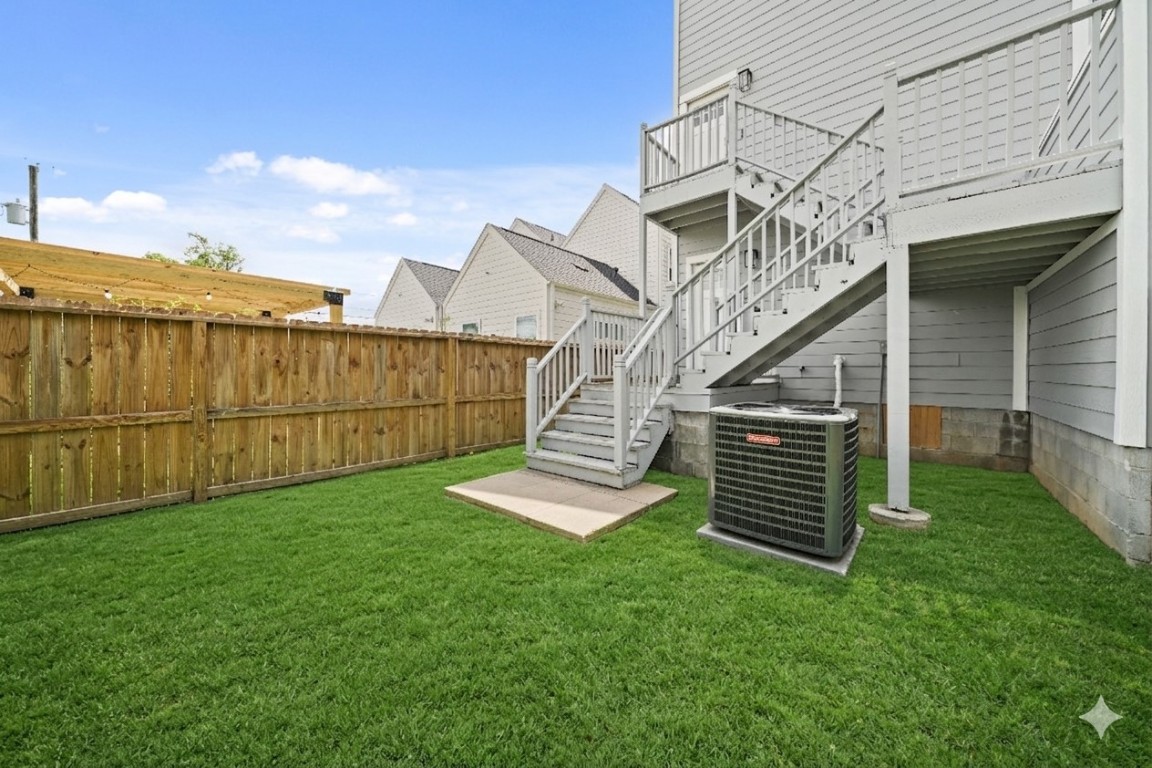 4007 New Orleans Street, Unit B Houston, TX 77020 - Photo 17 of 20 a view of a backyard with stairs plants