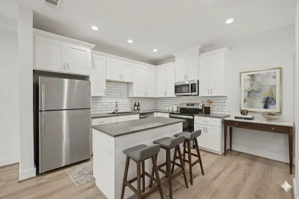 $2,000 | 4007 New Orleans Street, Unit B, Houston, TX 77020