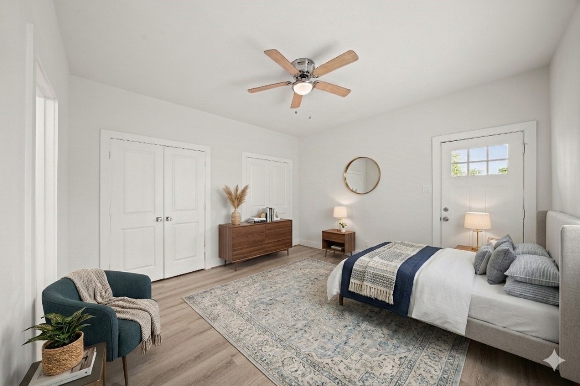 4007 New Orleans Street, Unit B Houston, TX 77020 - Photo 7 of 20 a bedroom with bed and window