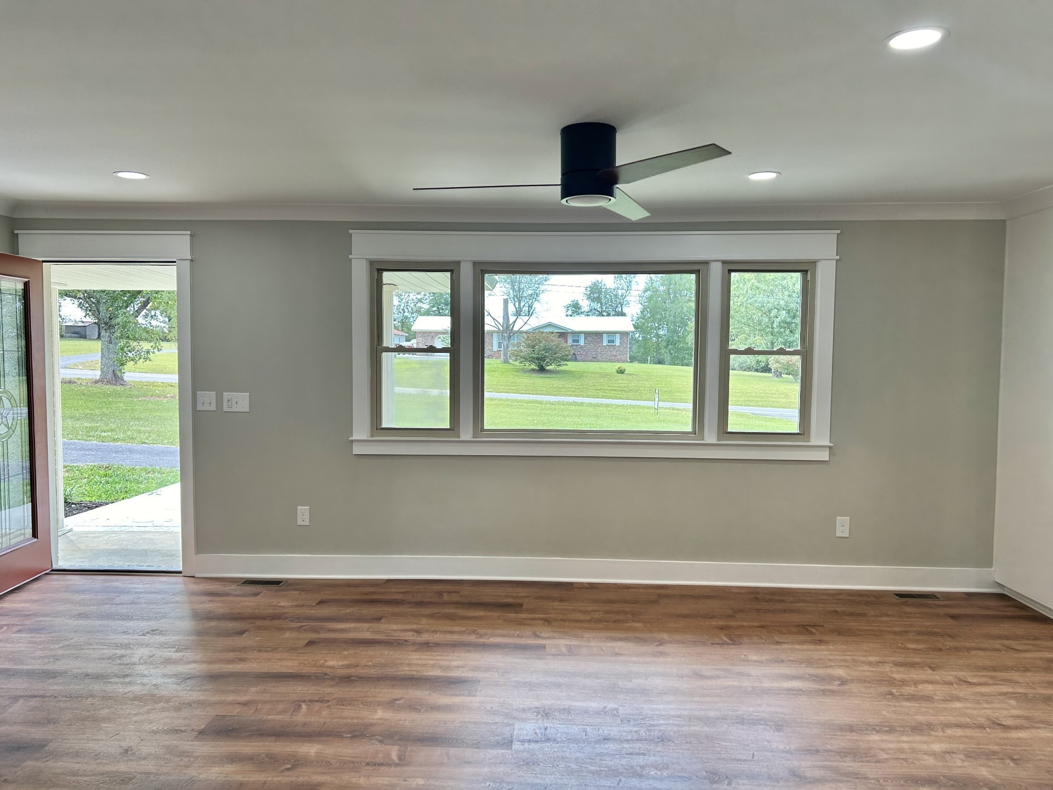 3786 Gnat Hill Road Manchester, TN 37355 - Photo 12 of 71 a view of an empty room with wooden floor and a window