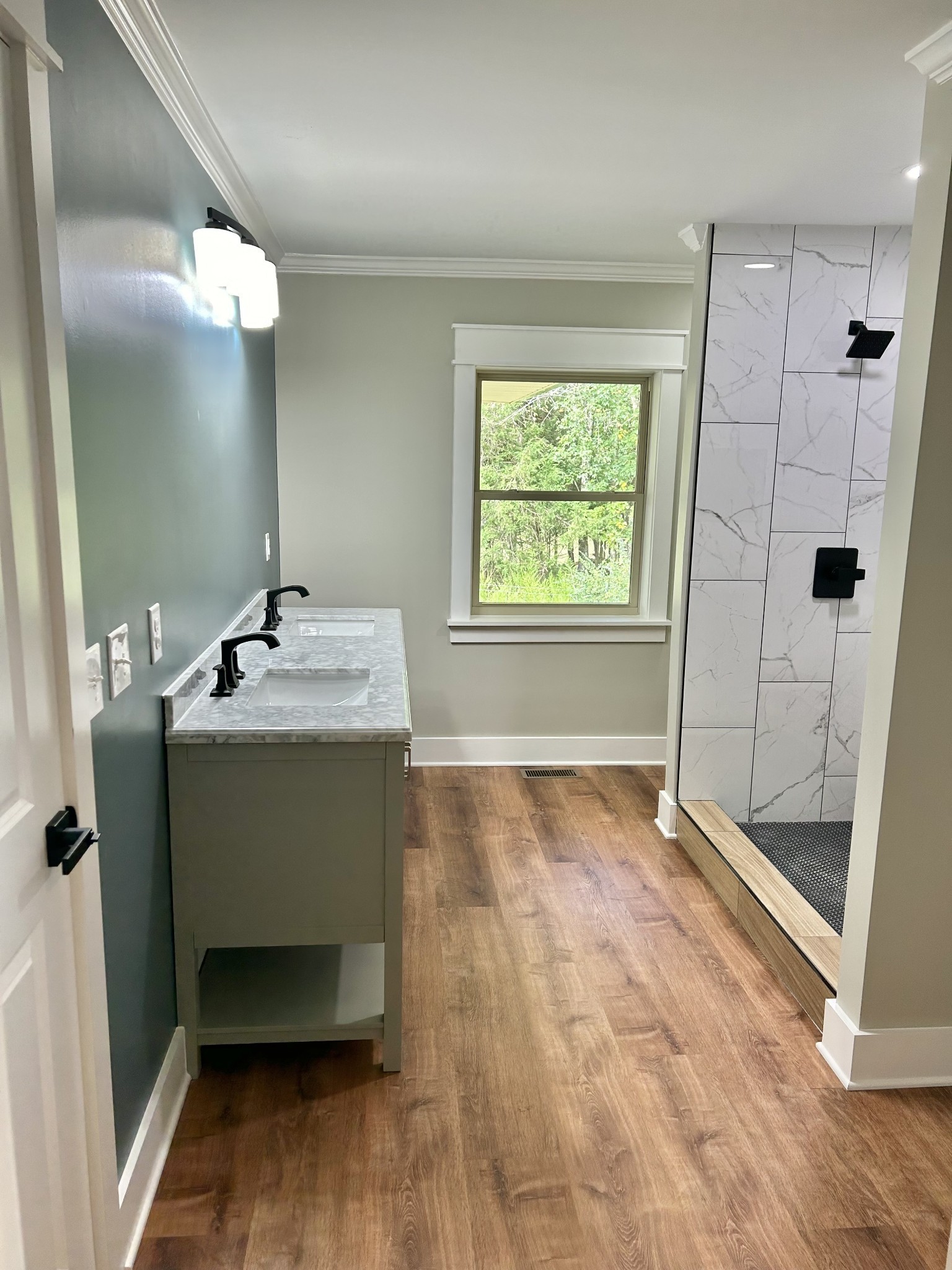 3786 Gnat Hill Road Manchester, TN 37355 - Photo 30 of 71 a bathroom with a sink a toilet and shower