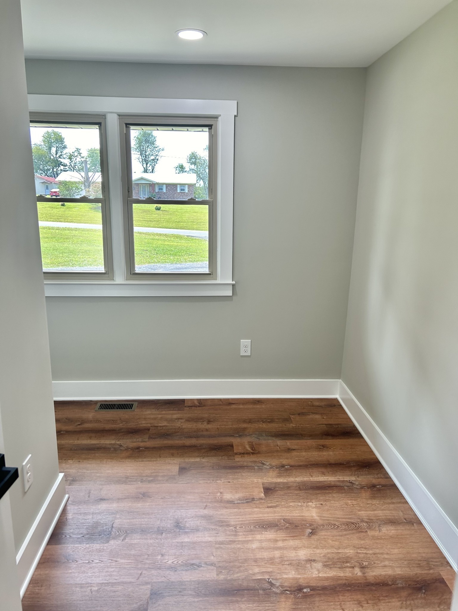3786 Gnat Hill Road Manchester, TN 37355 - Photo 40 of 71 a view of empty room with wooden floor and fan