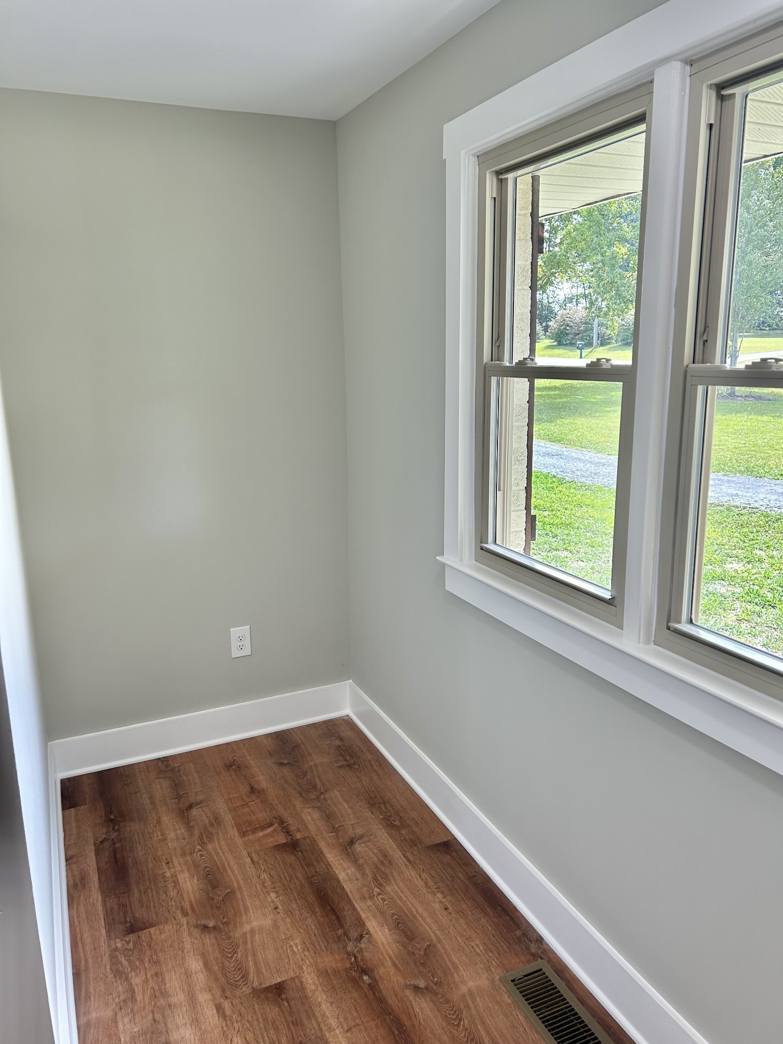 3786 Gnat Hill Road Manchester, TN 37355 - Photo 41 of 71 an empty room with a window