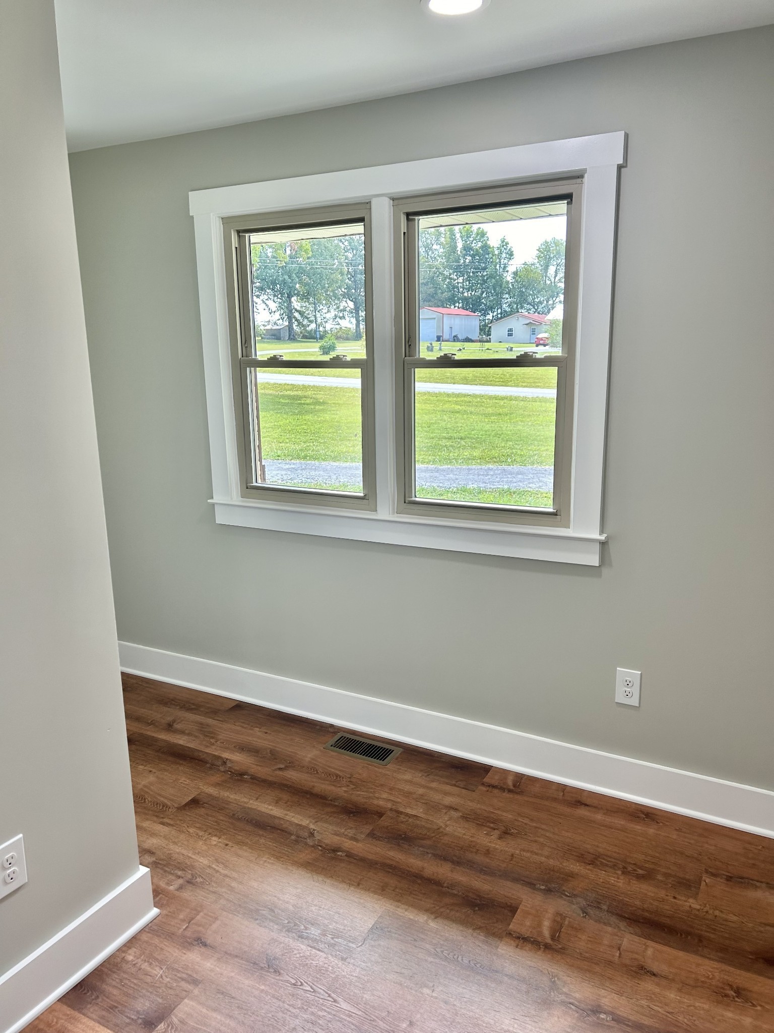 3786 Gnat Hill Road Manchester, TN 37355 - Photo 42 of 71 an empty room with wooden floor and windows