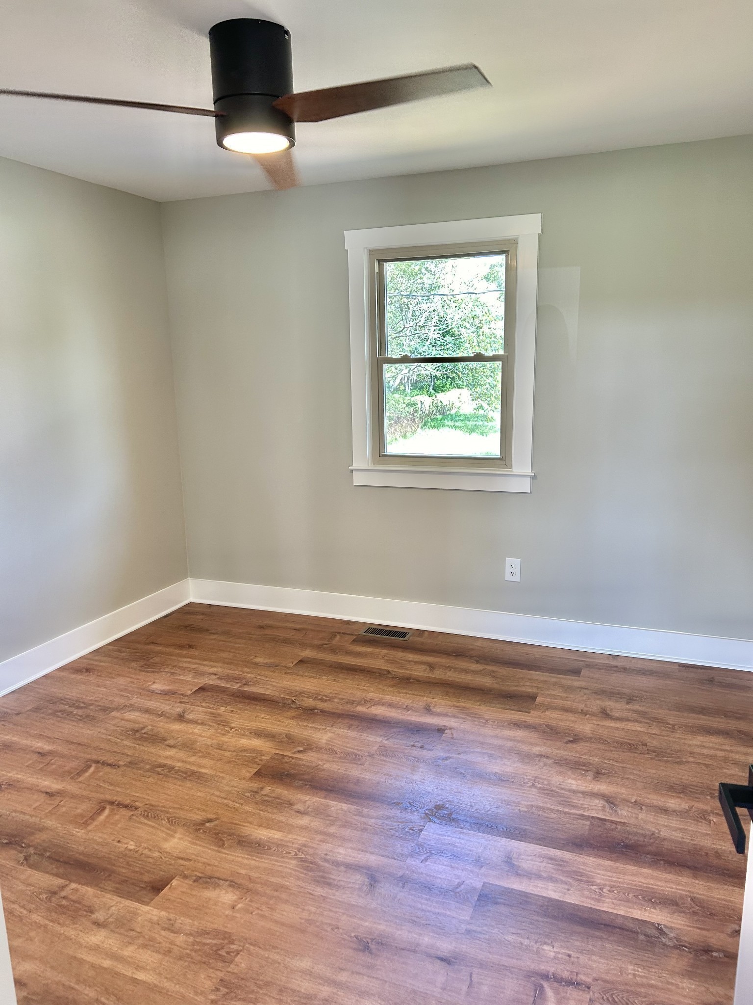 3786 Gnat Hill Road Manchester, TN 37355 - Photo 50 of 71 an empty room with wooden floor and windows
