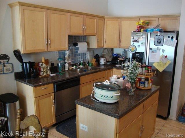 22500 Timber Ridge Court, Unit 22 Trenton, MI 48183 - Photo 5 of 9 TimberRidge 005