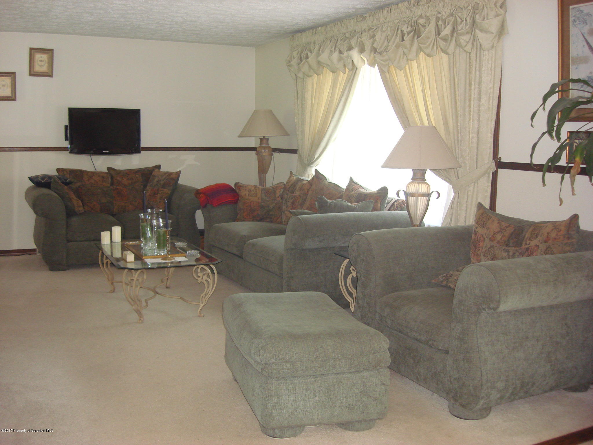 343 Schoonover Hill Road Dallas, PA 18612 - Photo 4 of 35