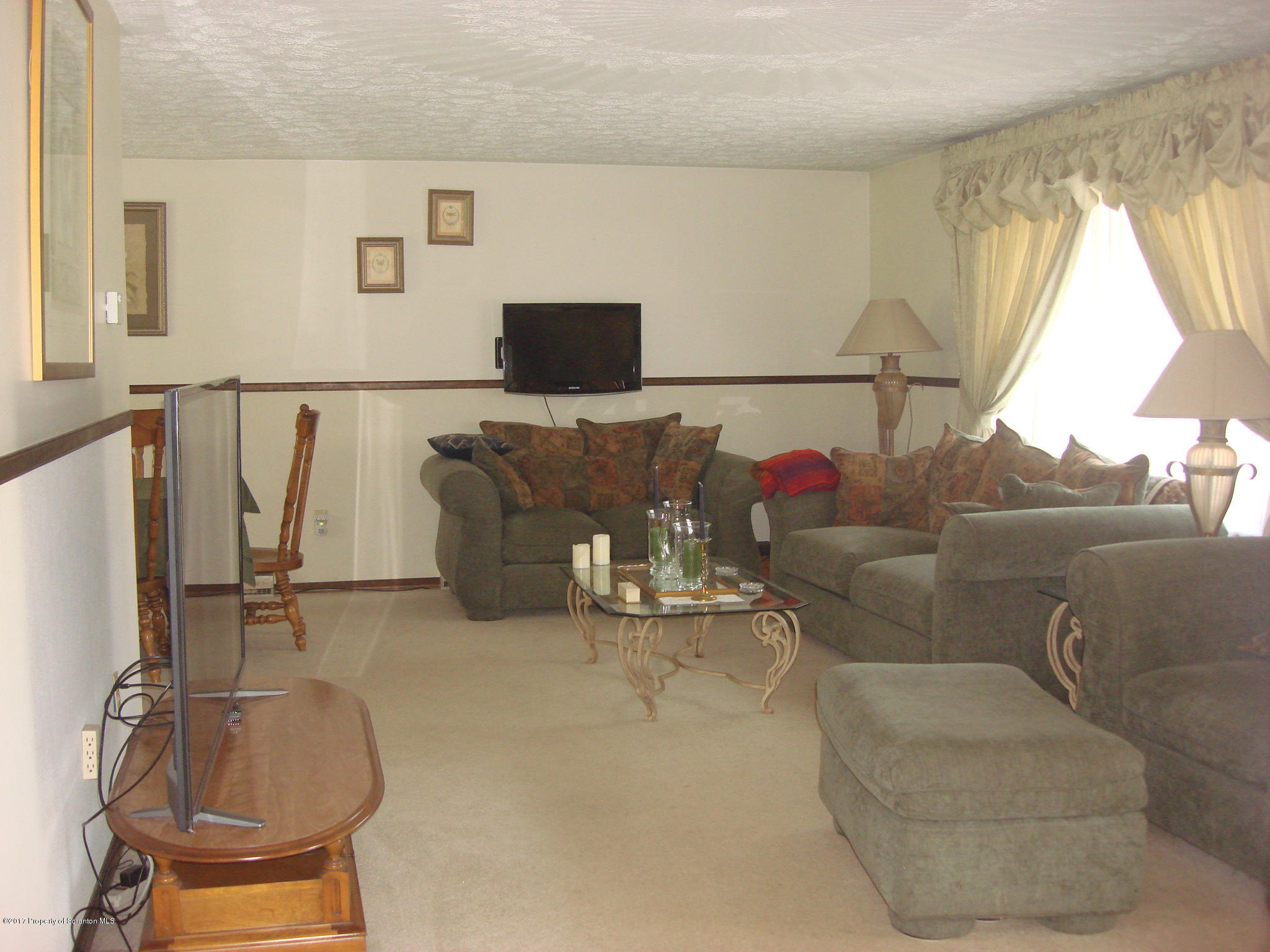 343 Schoonover Hill Road Dallas, PA 18612 - Photo 5 of 35