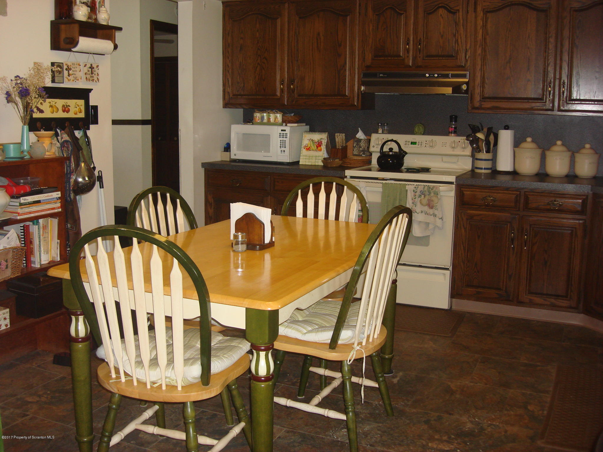 343 Schoonover Hill Road Dallas, PA 18612 - Photo 7 of 35