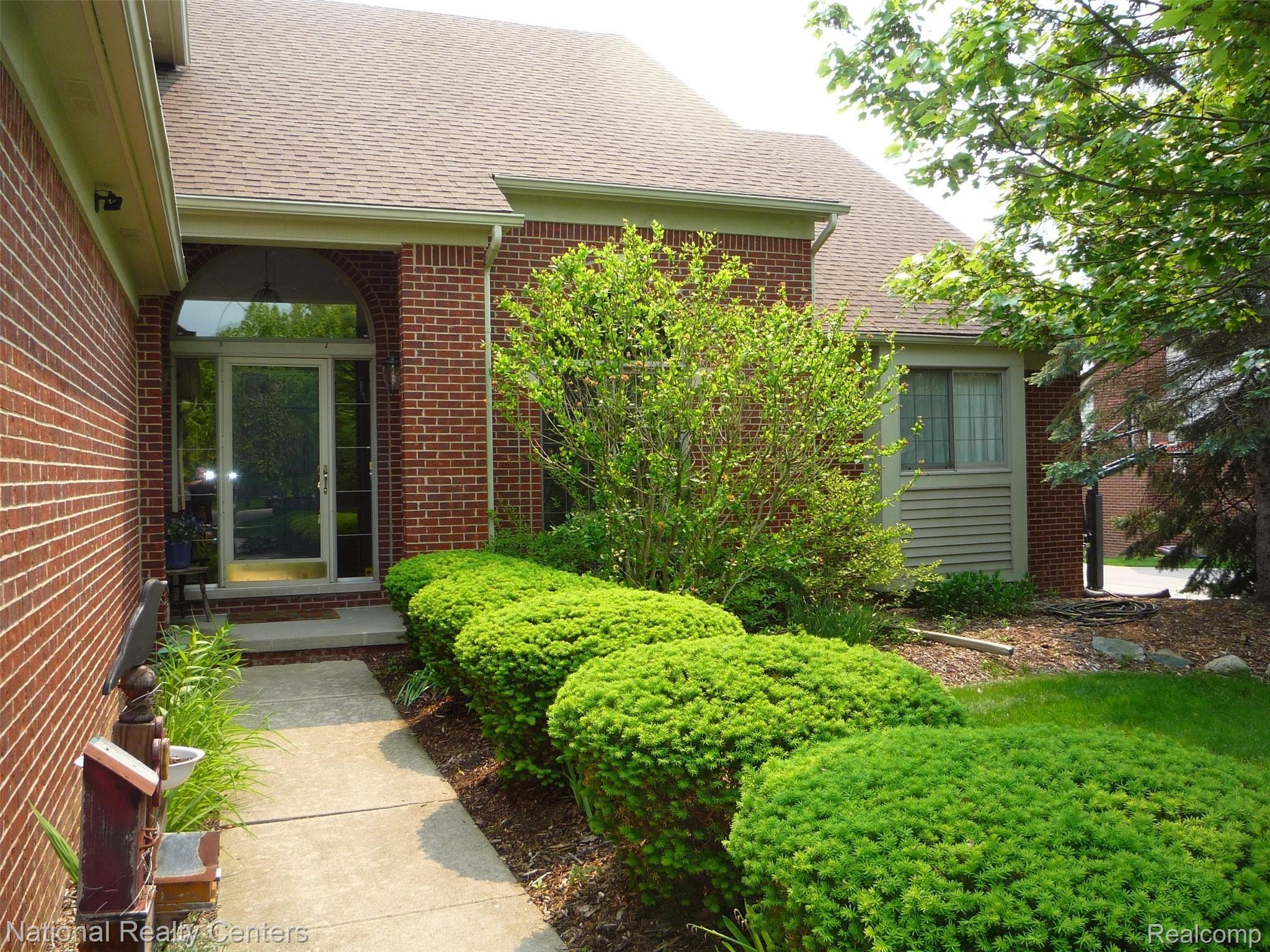 6886 Kennesaw Road Canton, MI 48187 - Photo 3 of 27 P1050561.JPG