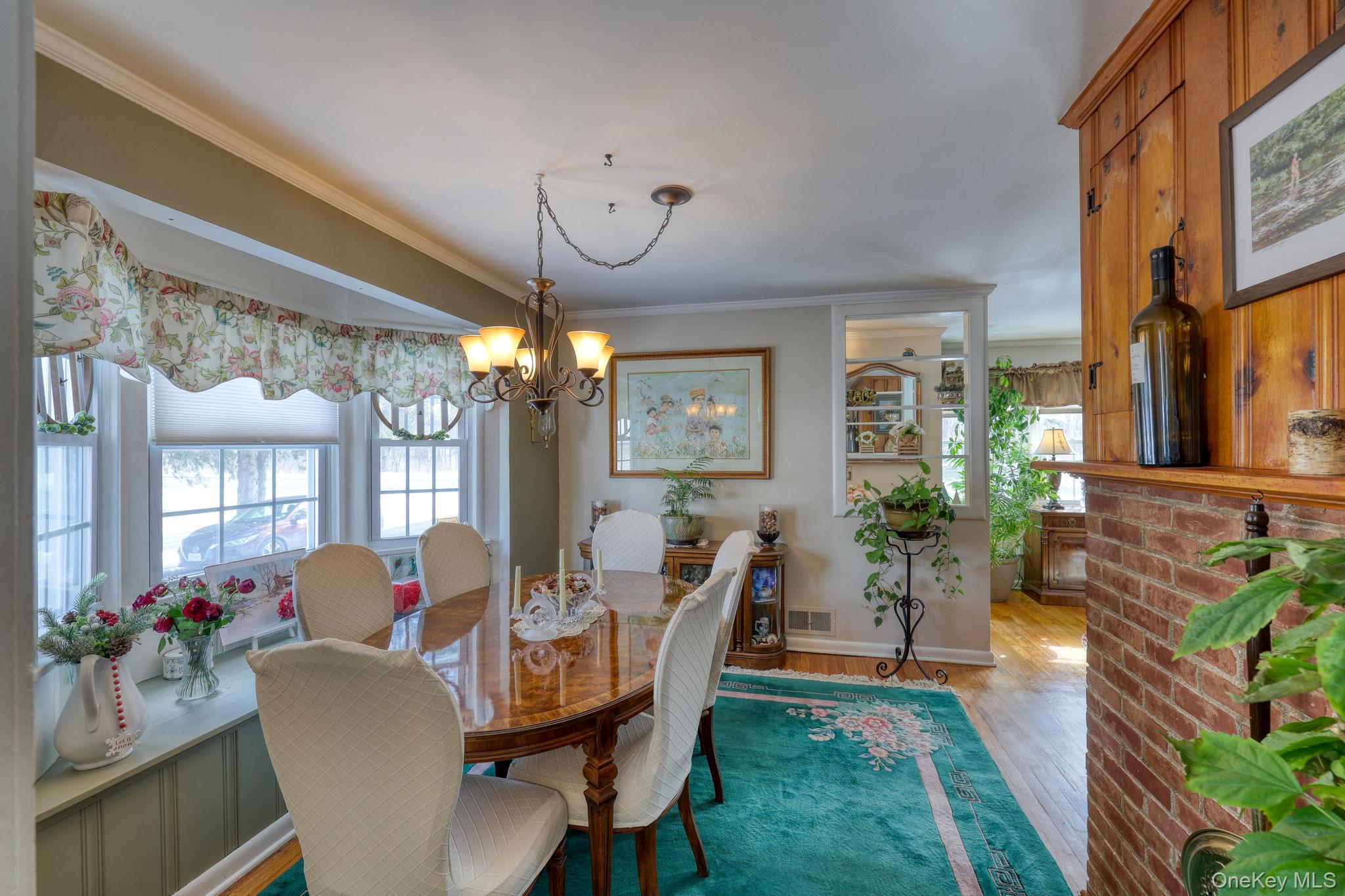 108 St Andrews Road Walden, NY 12586 - Photo 8 of 34 Bay window seat.