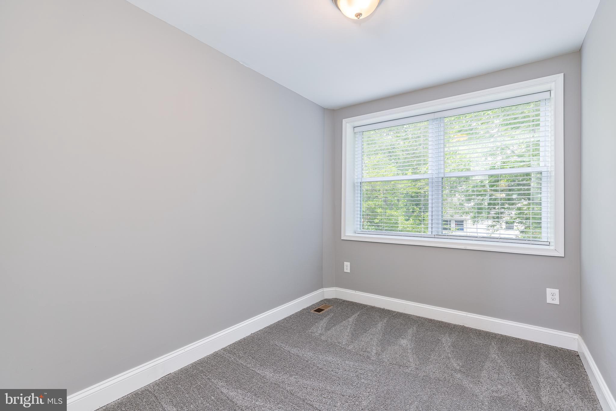6844 Dunbar Road Dundalk, MD 21222 - Photo 27 of 43