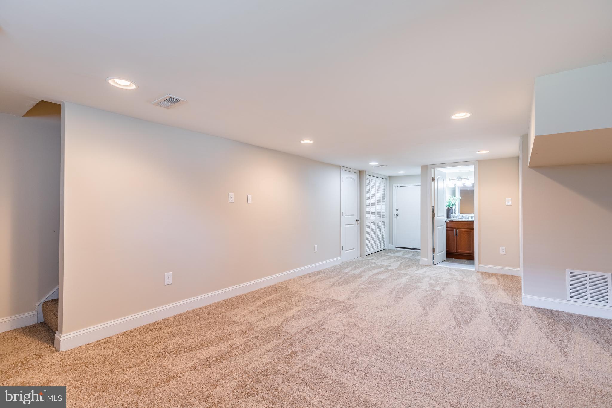 6844 Dunbar Road Dundalk, MD 21222 - Photo 31 of 43