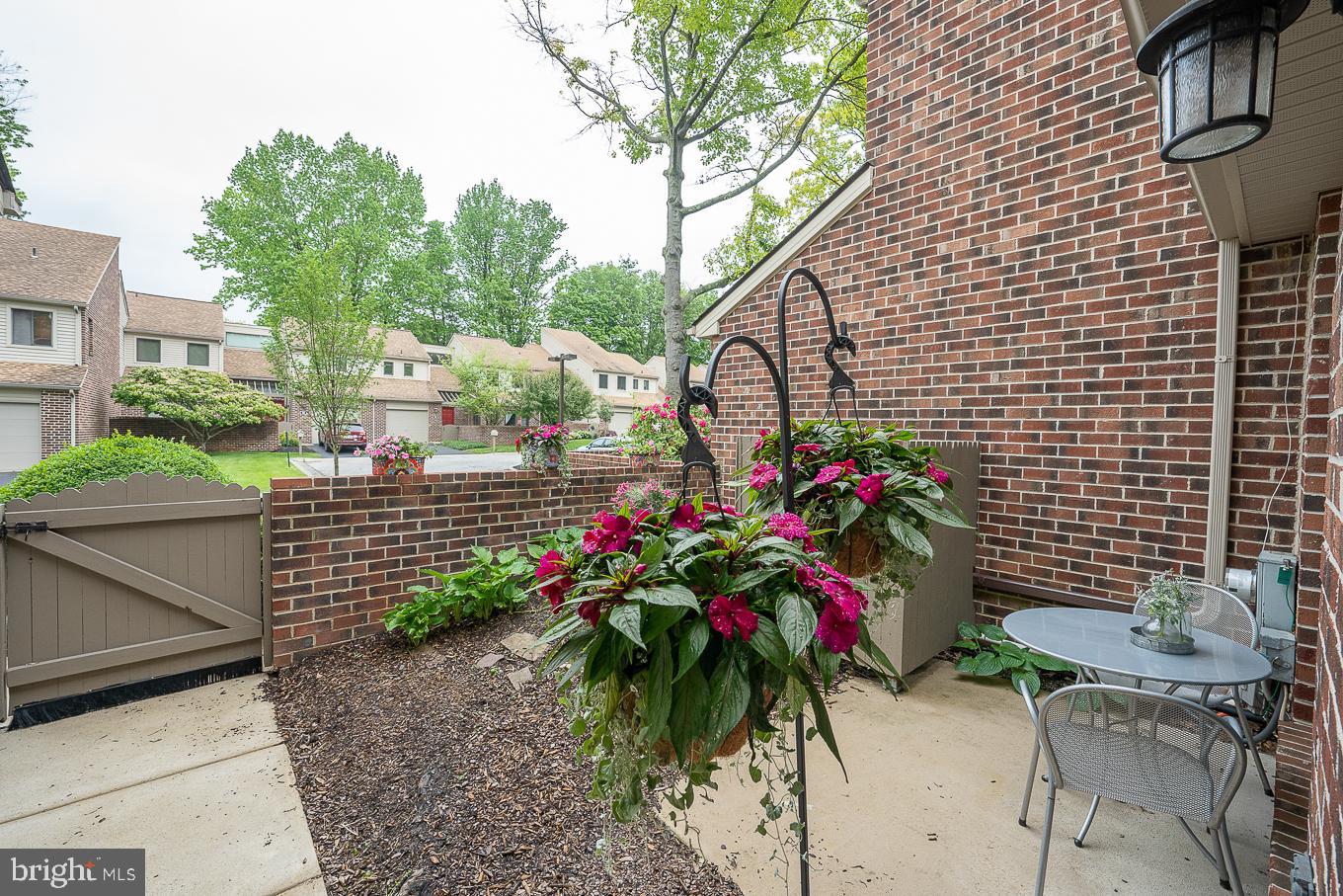 Sit back and enjoy the cozy & quiet space outdoors