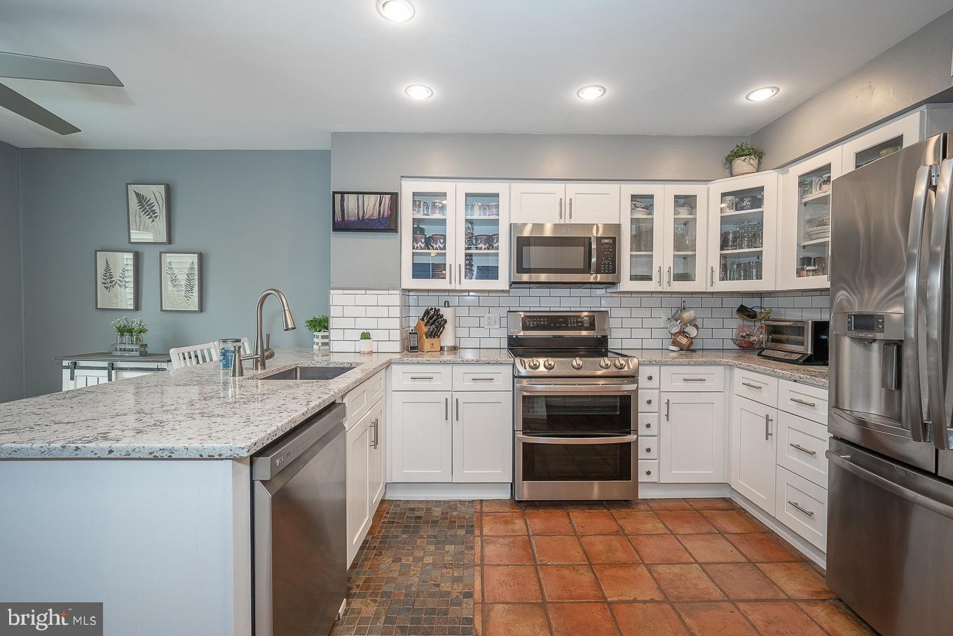 4 Scott Court Chesterbrook, PA 19087 - Photo 9 of 48 Spacios kitchen