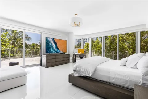 $16,000,000 | 1 Collins Avenue, Unit 207, Miami Beach, FL 33139