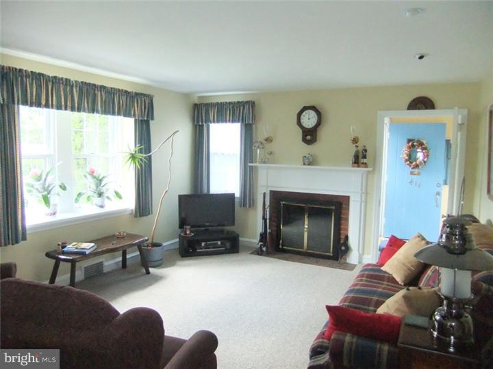 411 Fairview Road Springfield, PA 19064 - Photo 3 of 25 Living Room