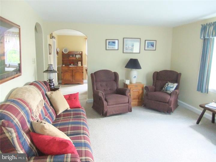 411 Fairview Road Springfield, PA 19064 - Photo 4 of 25 Living Room