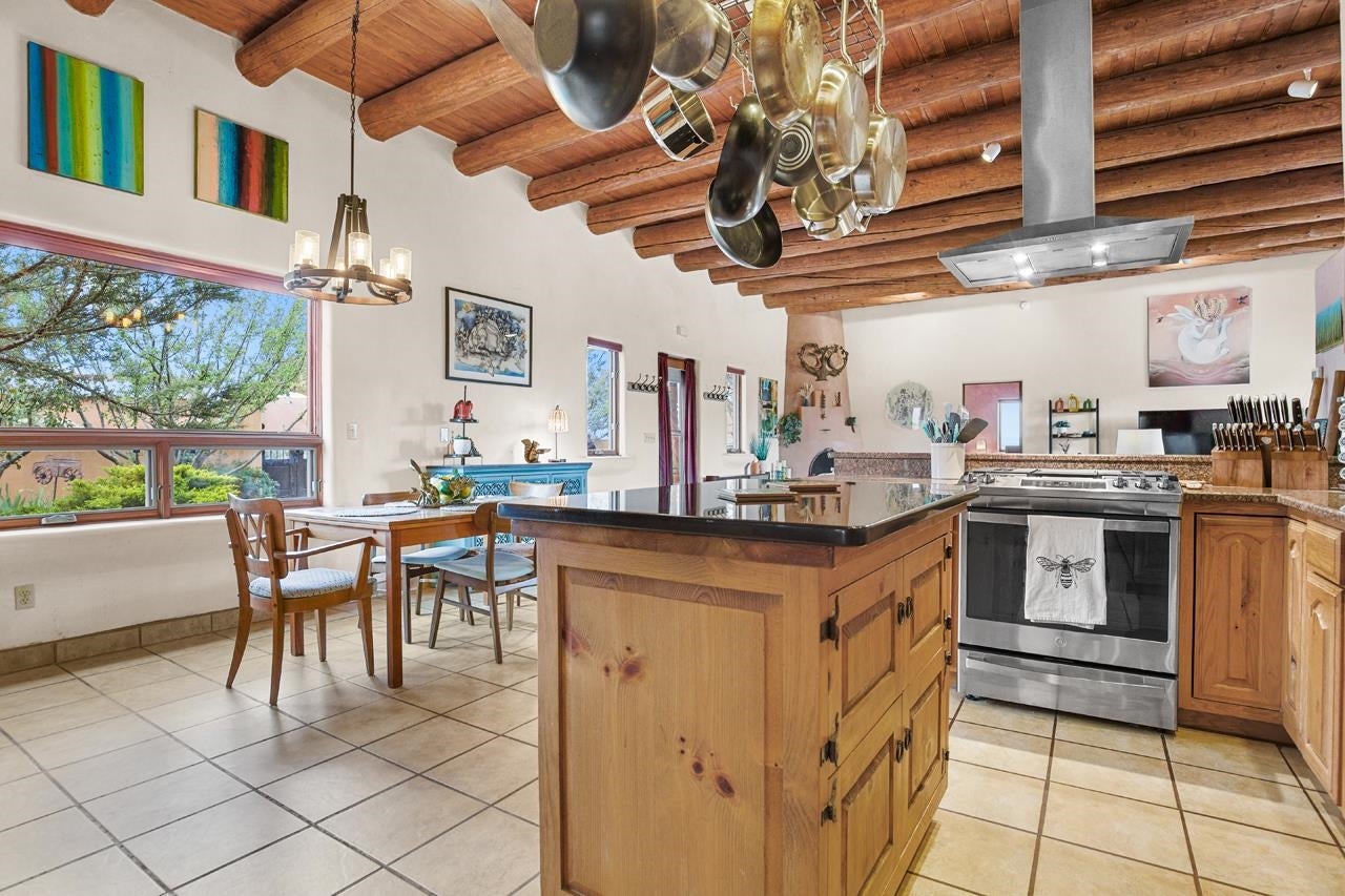 65 Las Tusas Road Ranchos de Taos, NM 87557 - Photo 13 of 46 Gallery Image 13