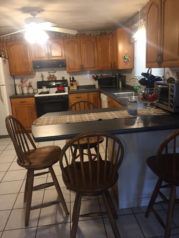 6 Elizabeth Road Billerica, MA 01821 - Photo 3 of 17