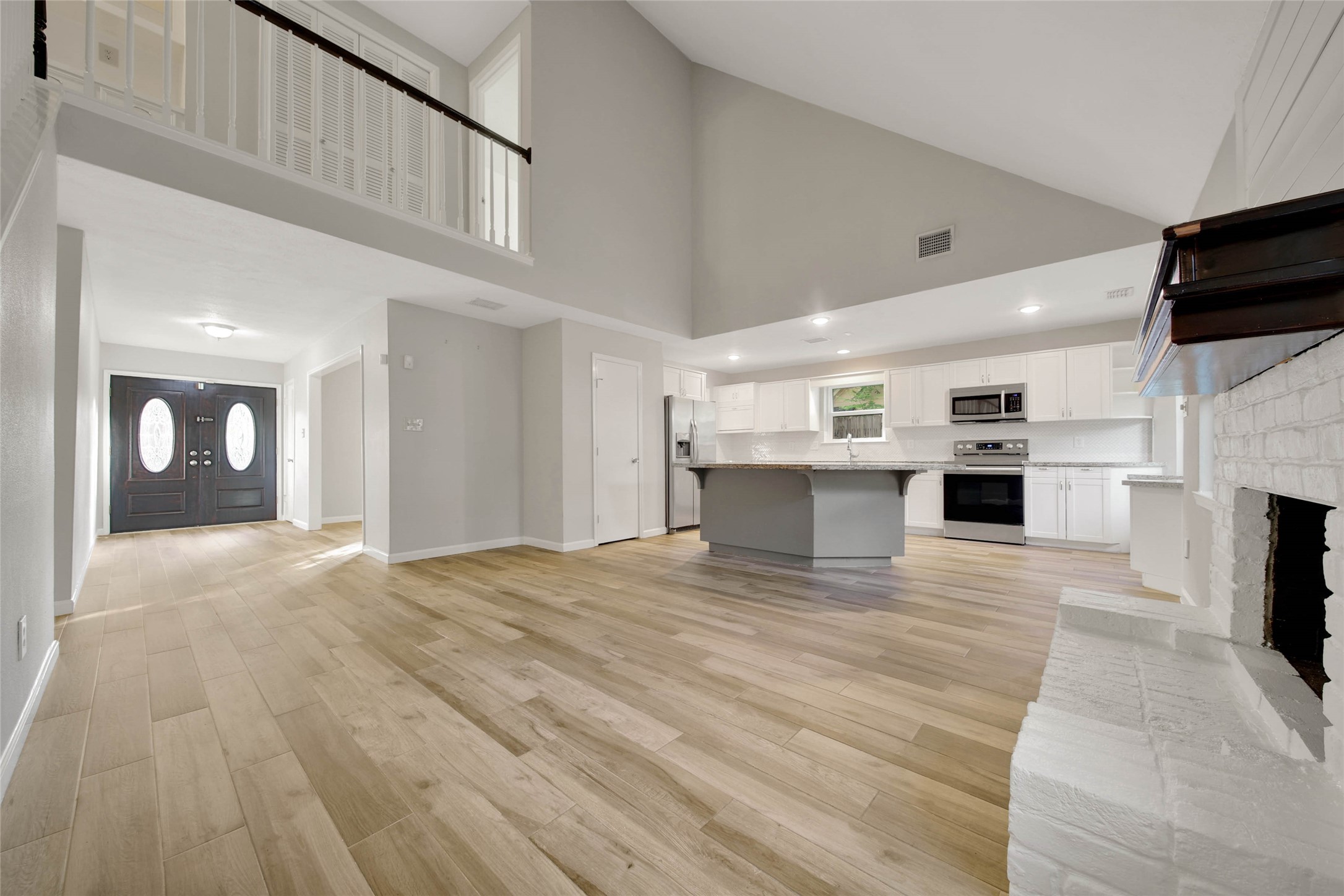 14719 Cedar Point Drive Houston, TX 77070 - Photo 3 of 46