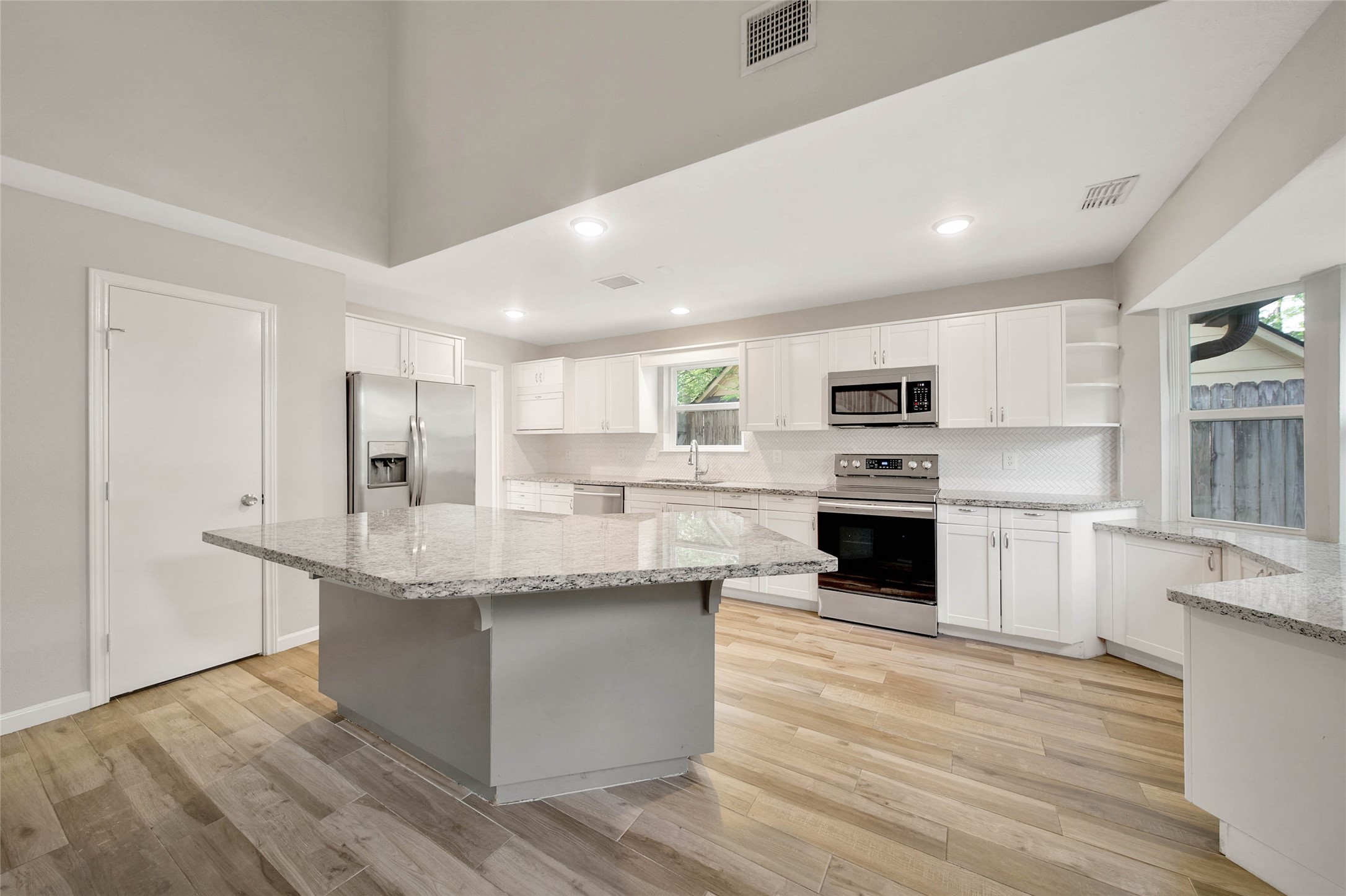 14719 Cedar Point Drive Houston, TX 77070 - Photo 4 of 46