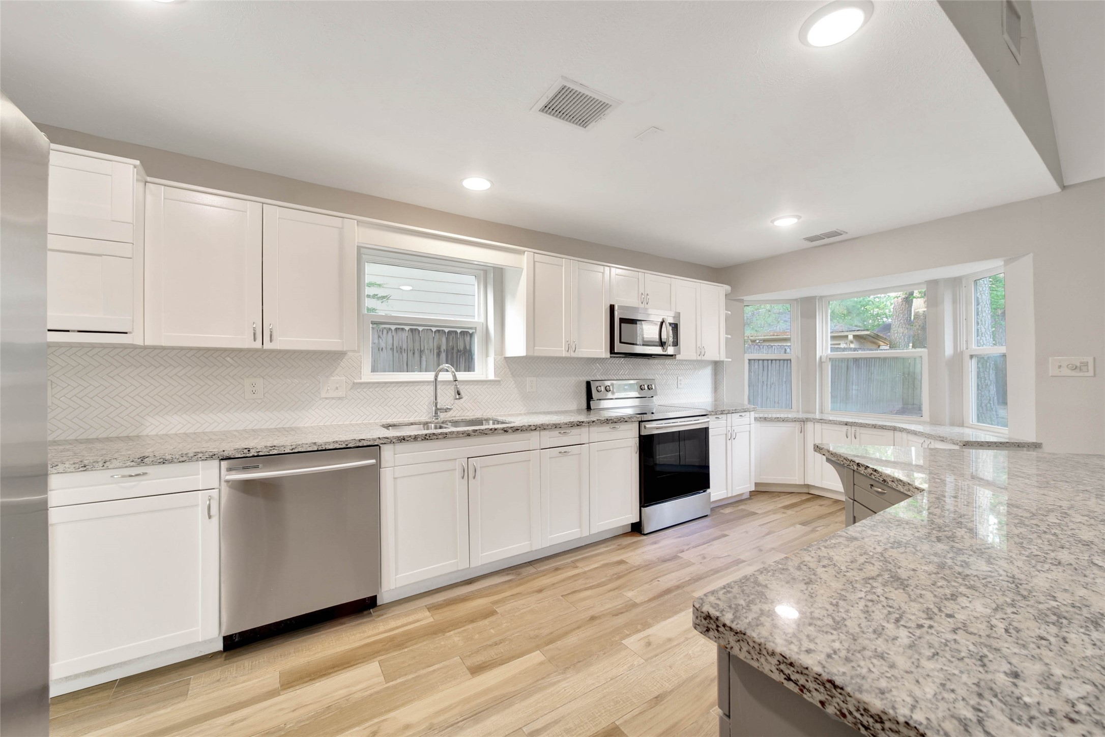 14719 Cedar Point Drive Houston, TX 77070 - Photo 5 of 46